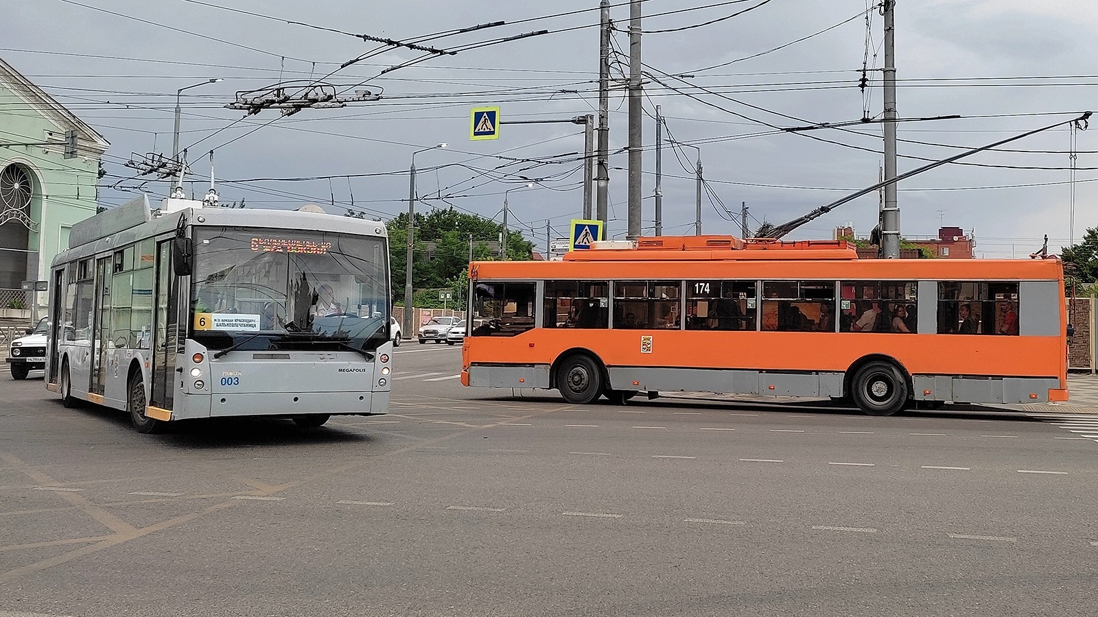 На дороги Краснодара вышли новые троллейбусы с увеличенным запасом автономного хода