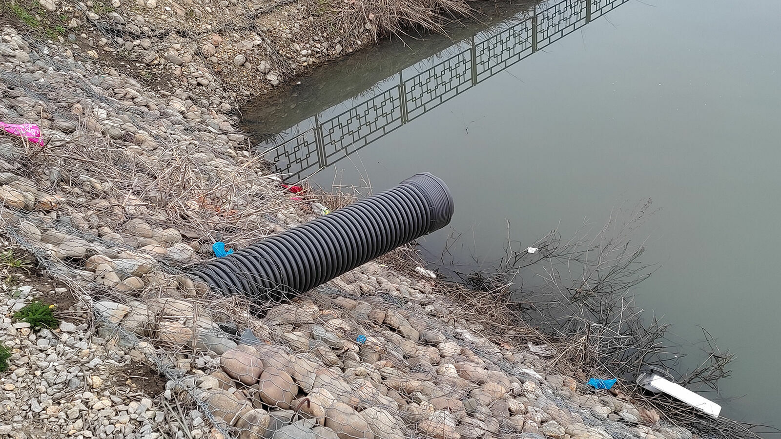 Примерно 2,5 километра водопровода заменят по улице Таманской в Краснодаре