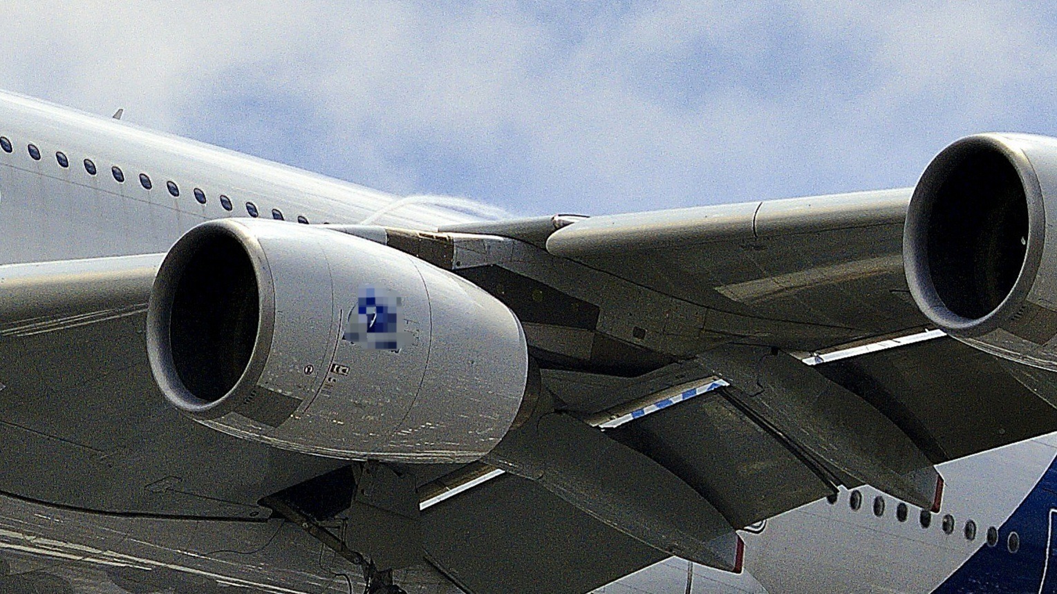 Самолет из Пхукета в Сочи задымелся на взлетной полосе
