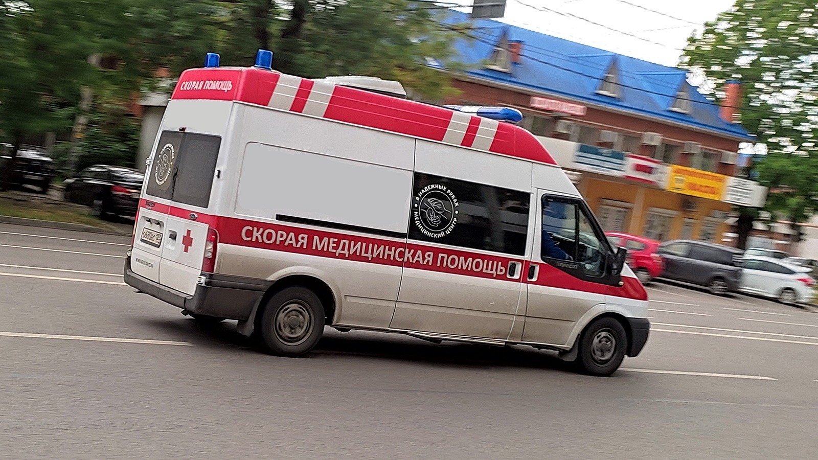 В Краснодаре произошло ДТП с участием маршрутки и трамвая, пострадало пять человек