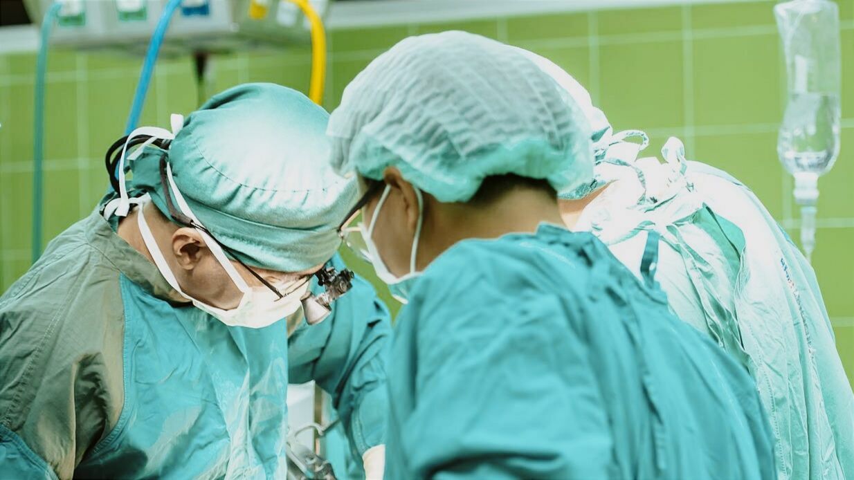 Новороссийские врачи извлекли из желудка 12-летней девочки открытую булавку