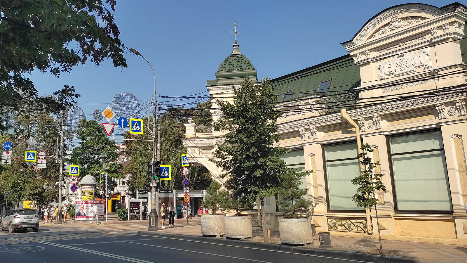 Улица Красная в Краснодаре вошла в десятку самых дорогих торговых коридоров России