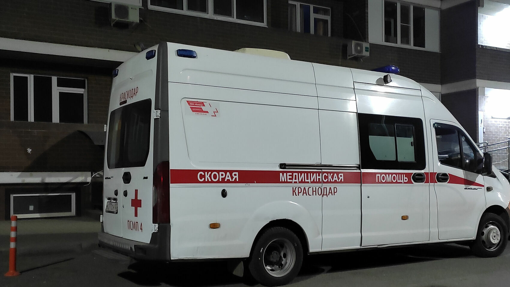 В Краснодаре в ДТП с участием грузовика и маршрутки пострадали пять человек