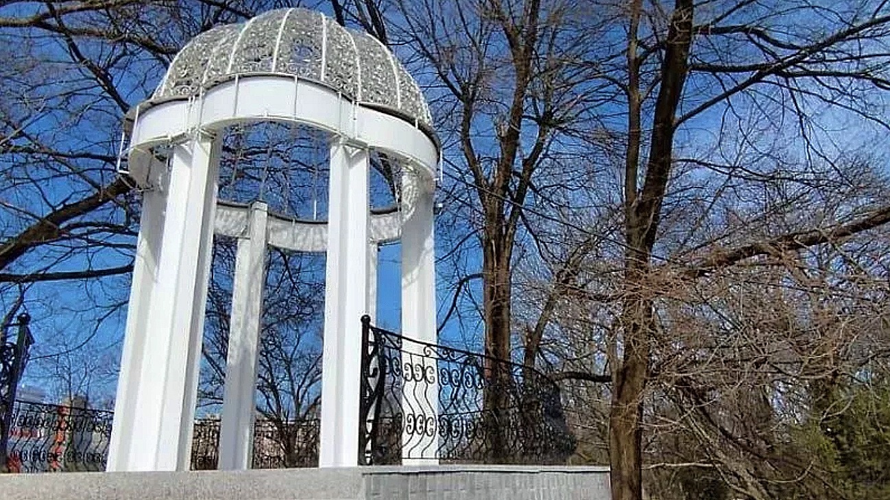 В Краснодаре на «Казачьей горке» в парке отреставрировали историческую ротонду
