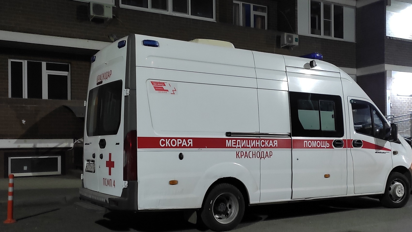 В Краснодарской школе из окна второго этажа выпала 12-летняя школьница