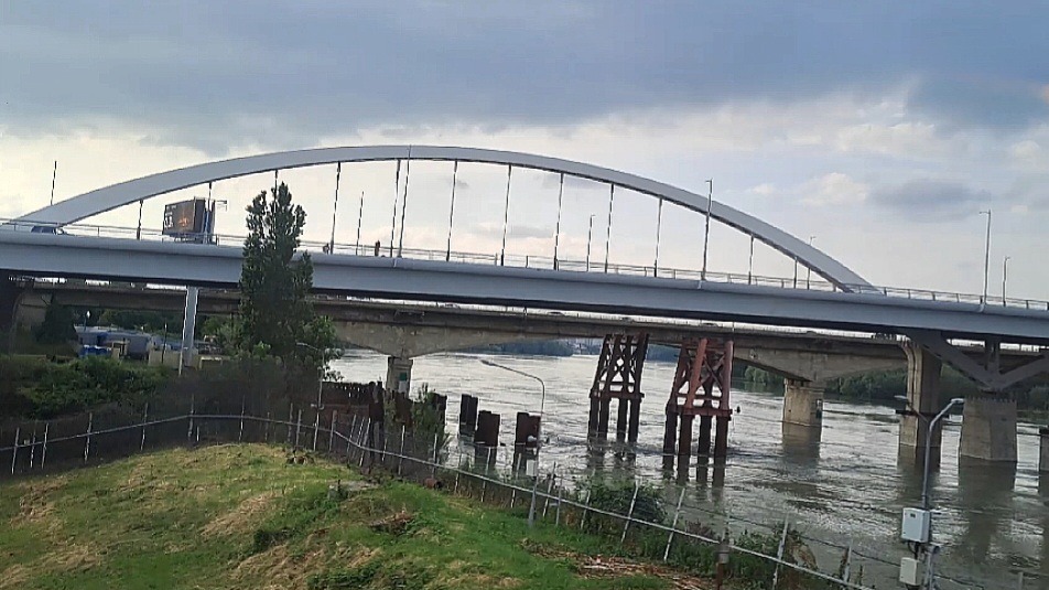 Яблоновский мост не сдадут в середине июня, помешала погода