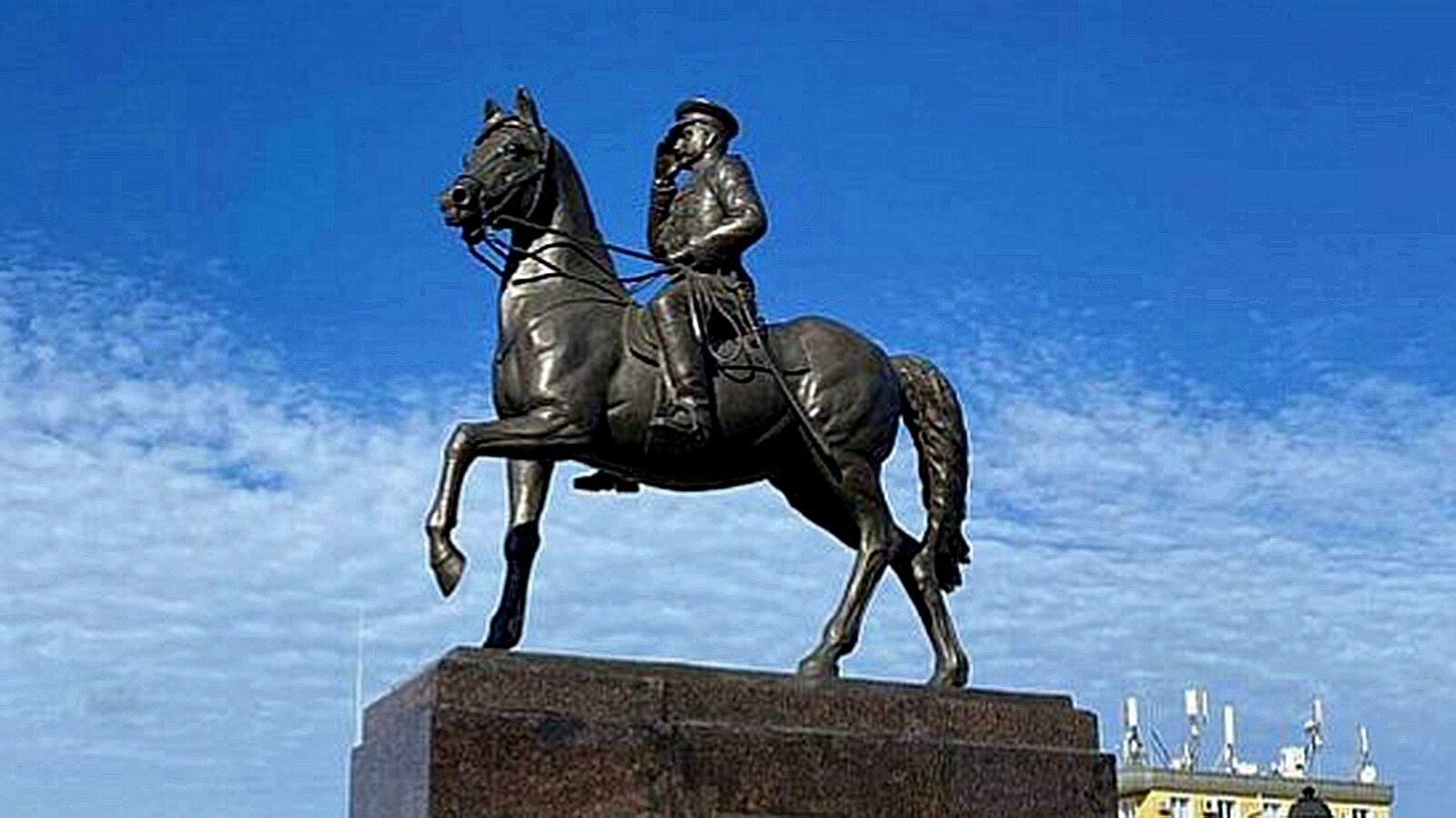 В Краснодаре открыли памятник генералу Сергею Штеменко