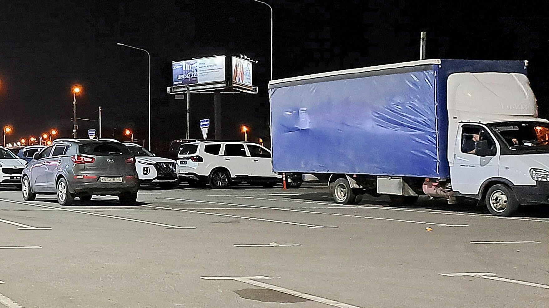 По Крымскому мосту пустят небольшие грузовые автомобили