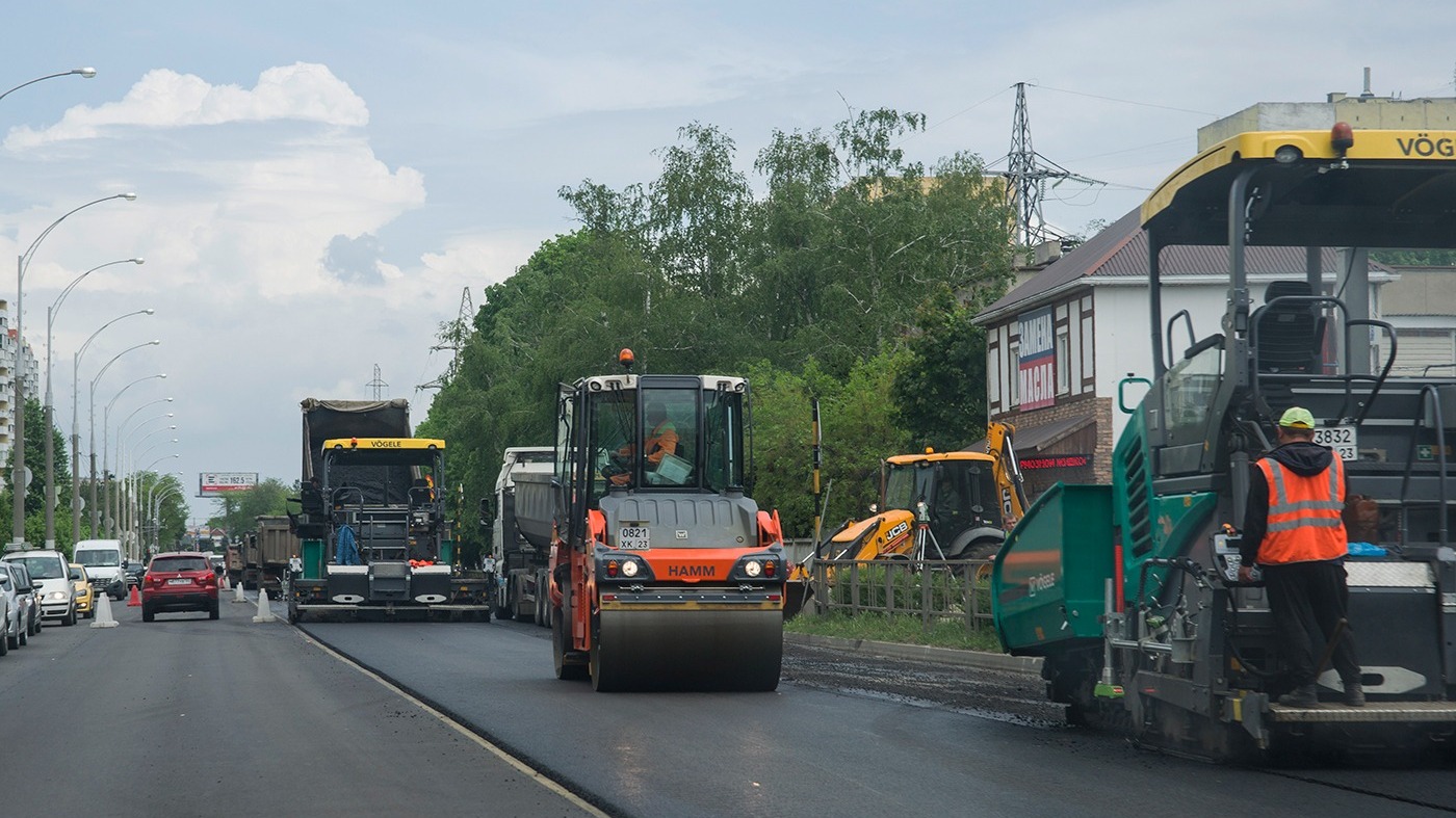 В Краснодаре на улице Атарбекова начали ремонтировать дорогу
