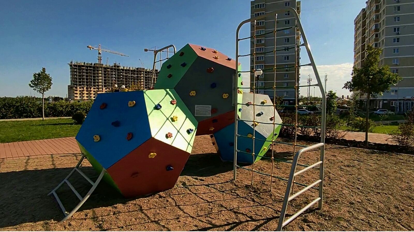 В Краснодаре нашли практически идеальные детские площадки