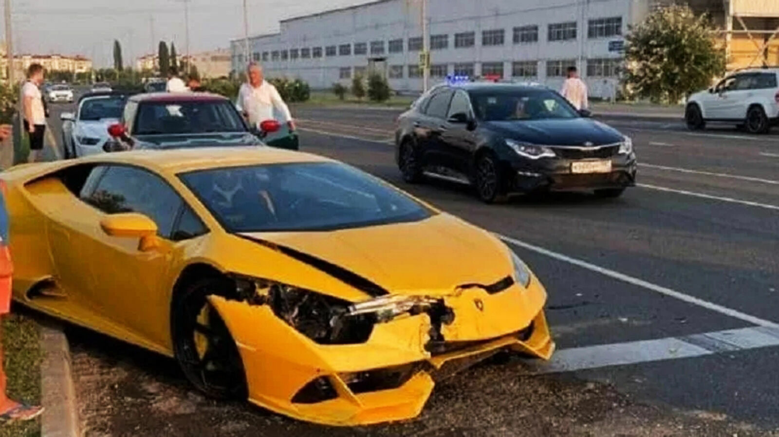 В Сириусе 19-летний подросток разбил Lamborghini, которую взял напрокат