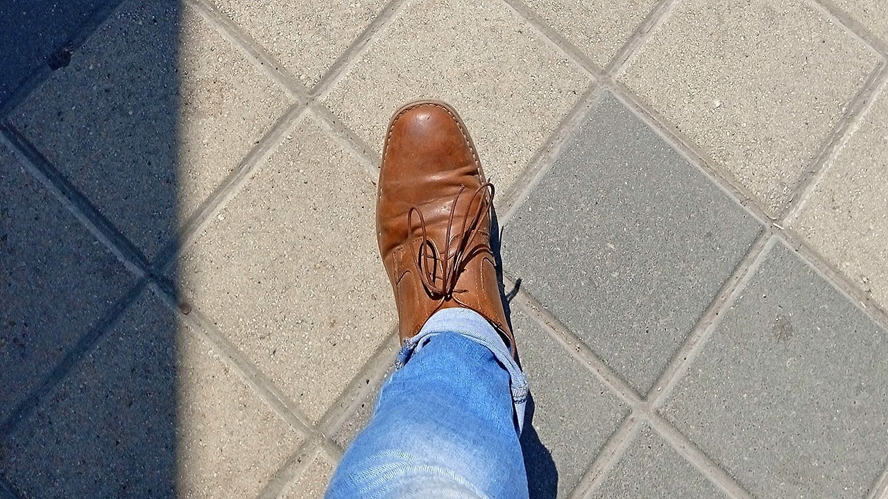 Житель Курганинского района Кубани заменил брендовые кроссовки дешевыми, он задержан
