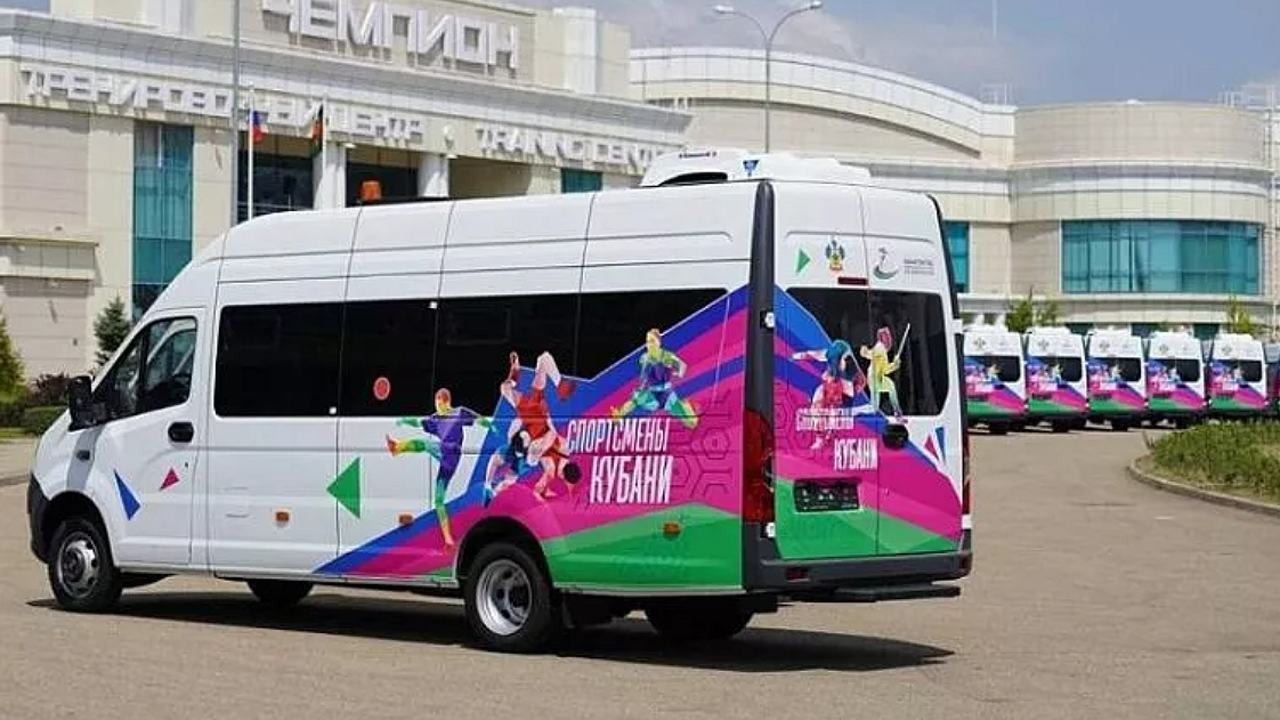 Спортивные школы Краснодарского края получили 31 автобус