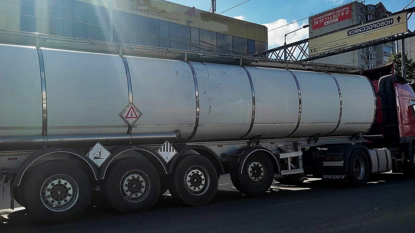 В Туапсинском районе запретили движение грузового транспорта с большими габаритами