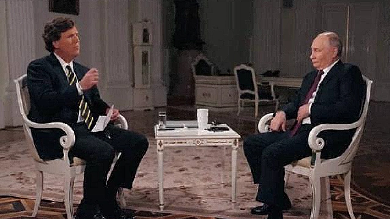Путин рассказал журналисту Карлсону, что значит слово «денацификация»