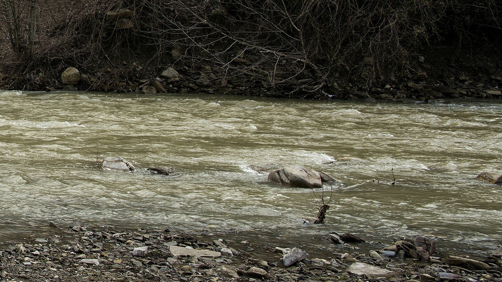 Река Безымянка под Сочи унесла монаха течением. Он погиб