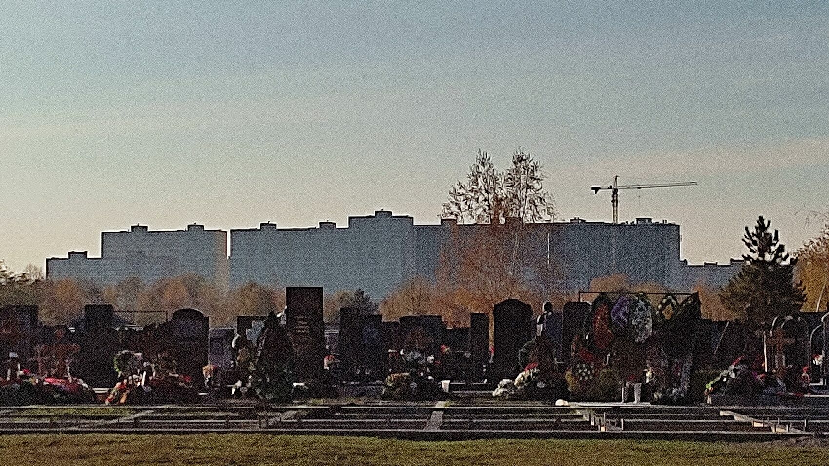 Вандалы разрушили несколько памятников на Славянском кладбище в Краснодаре