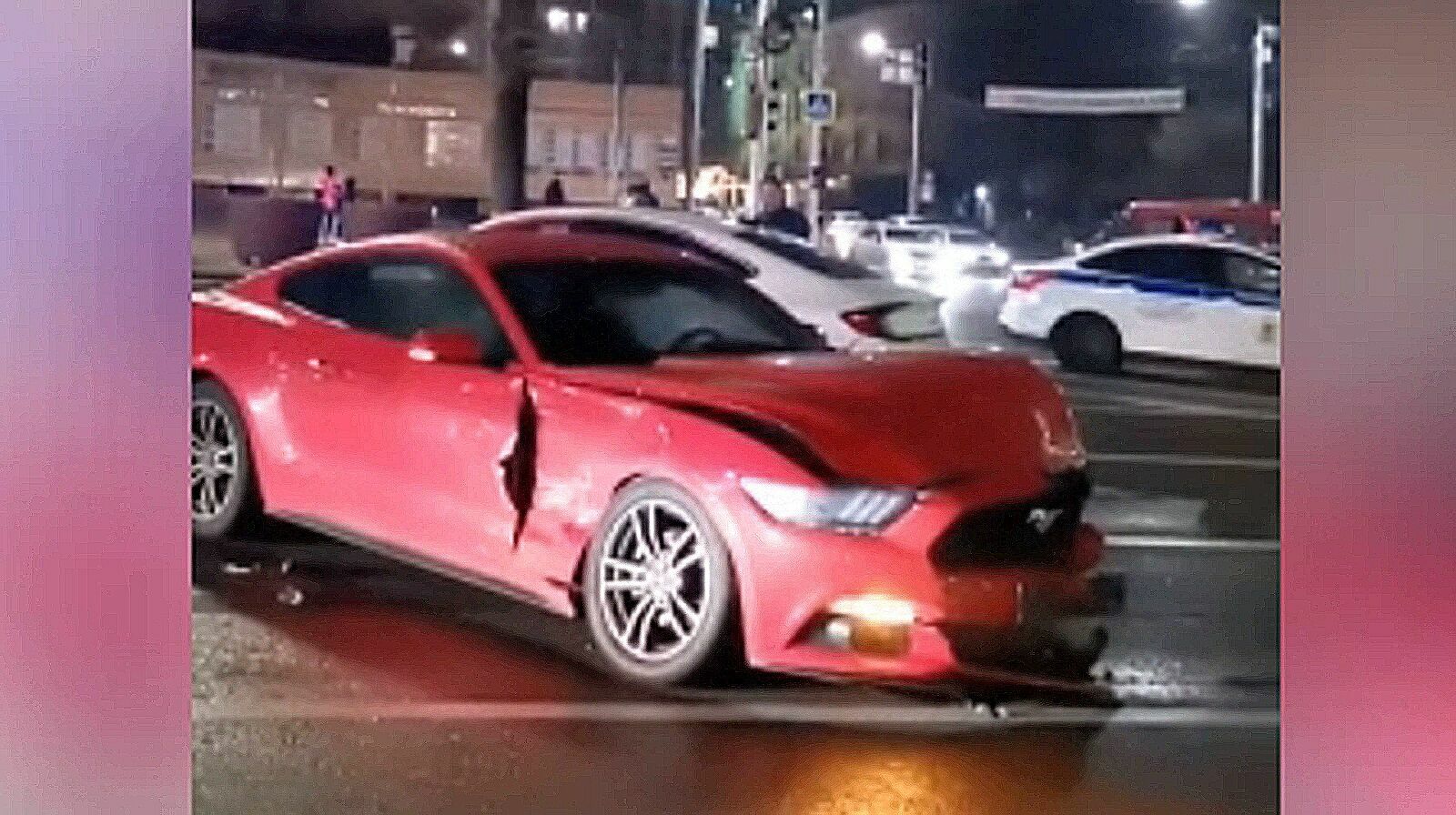 Водитель на Ford Mustang протаранил полицейских в центре Краснодара