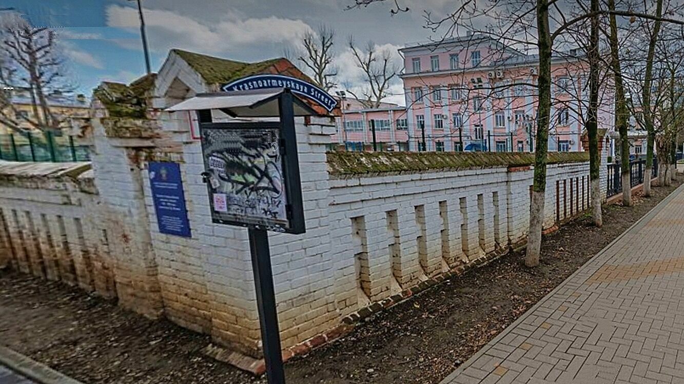 В Краснодаре началось восстановление «ограды Дворца наказного атамана» Маламы