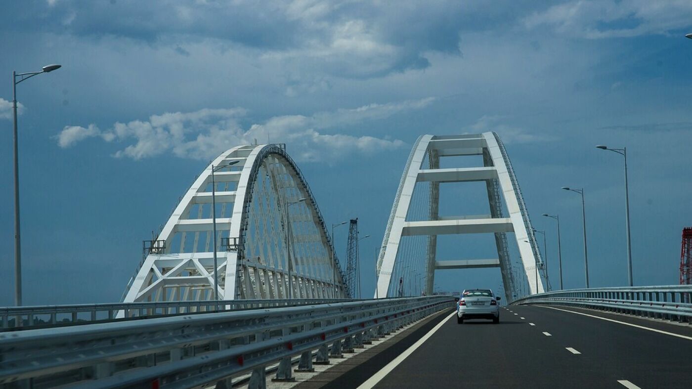 Крымский мост полностью отремонтировали, движение открыто по всем полосам