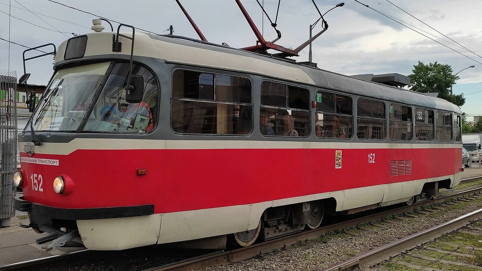 В Краснодаре пассажир напал на водителя трамвая из-за травмы девушки