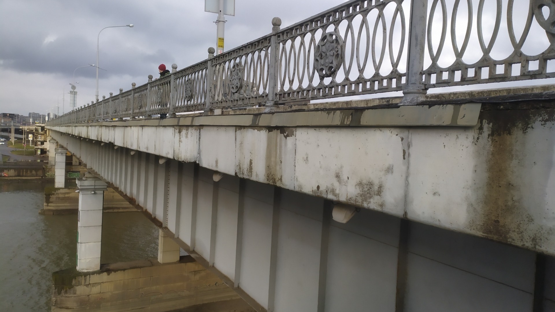 В Краснодаре проводят ремонт Тургеневского моста
