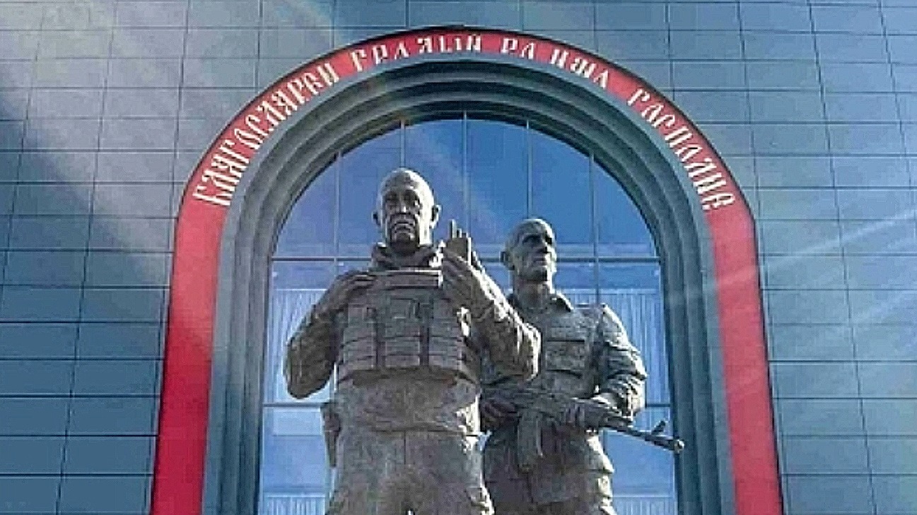 В Горячем Ключе установили памятник лидерам ЧВК «Вагнер» Пригожину и Уткину