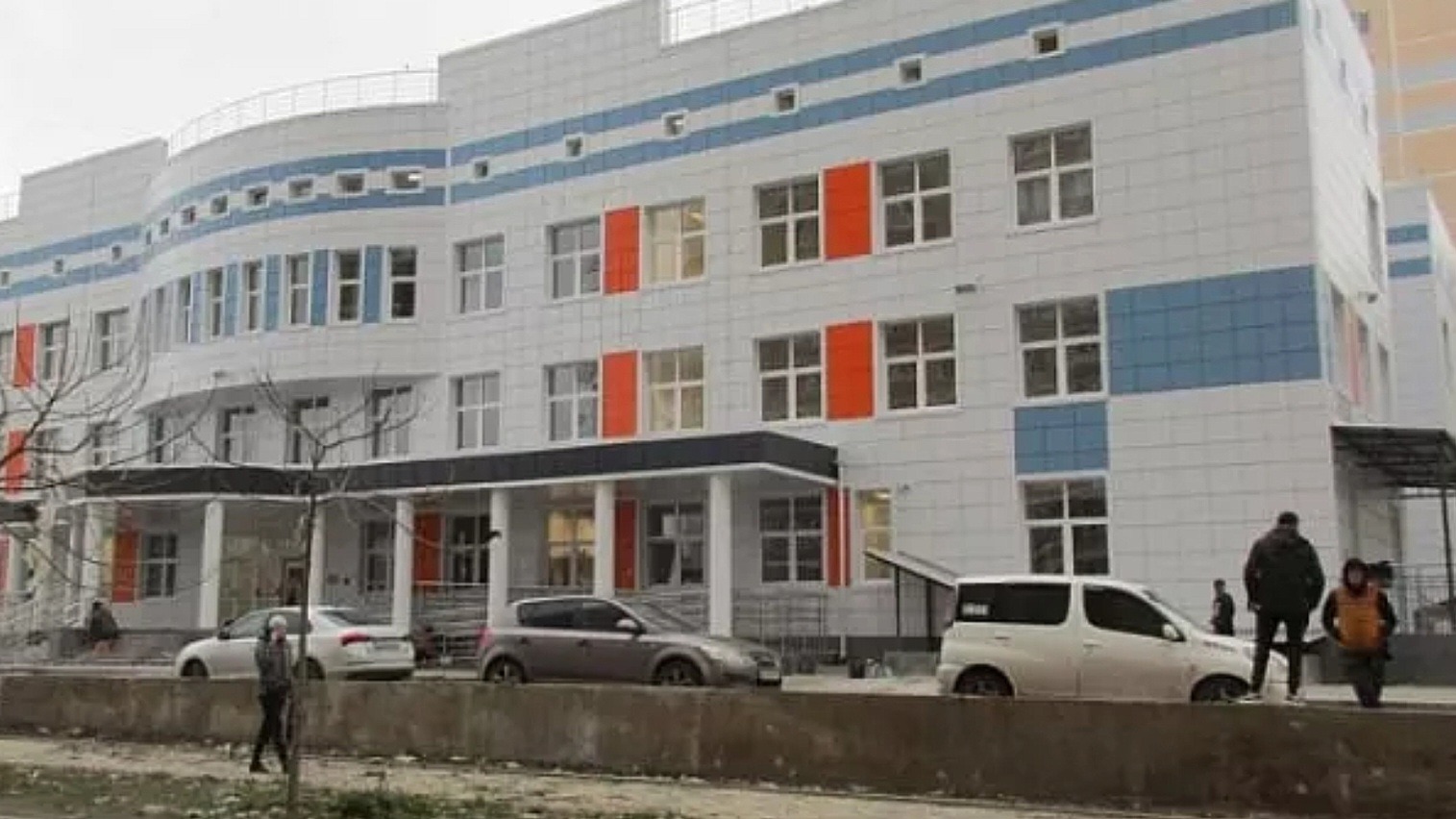 В Краснодаре на Гидрострое достроили поликлинику