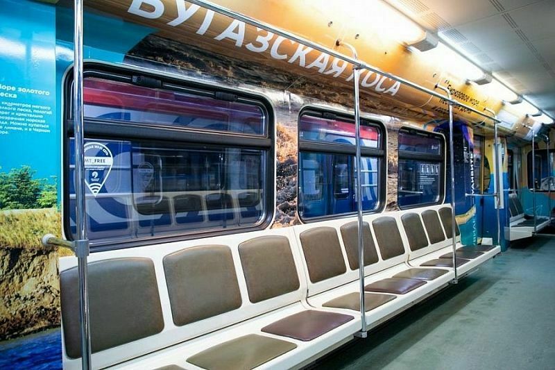 В московском метро появился состав, оформленный в стиле курортов Краснодарского края