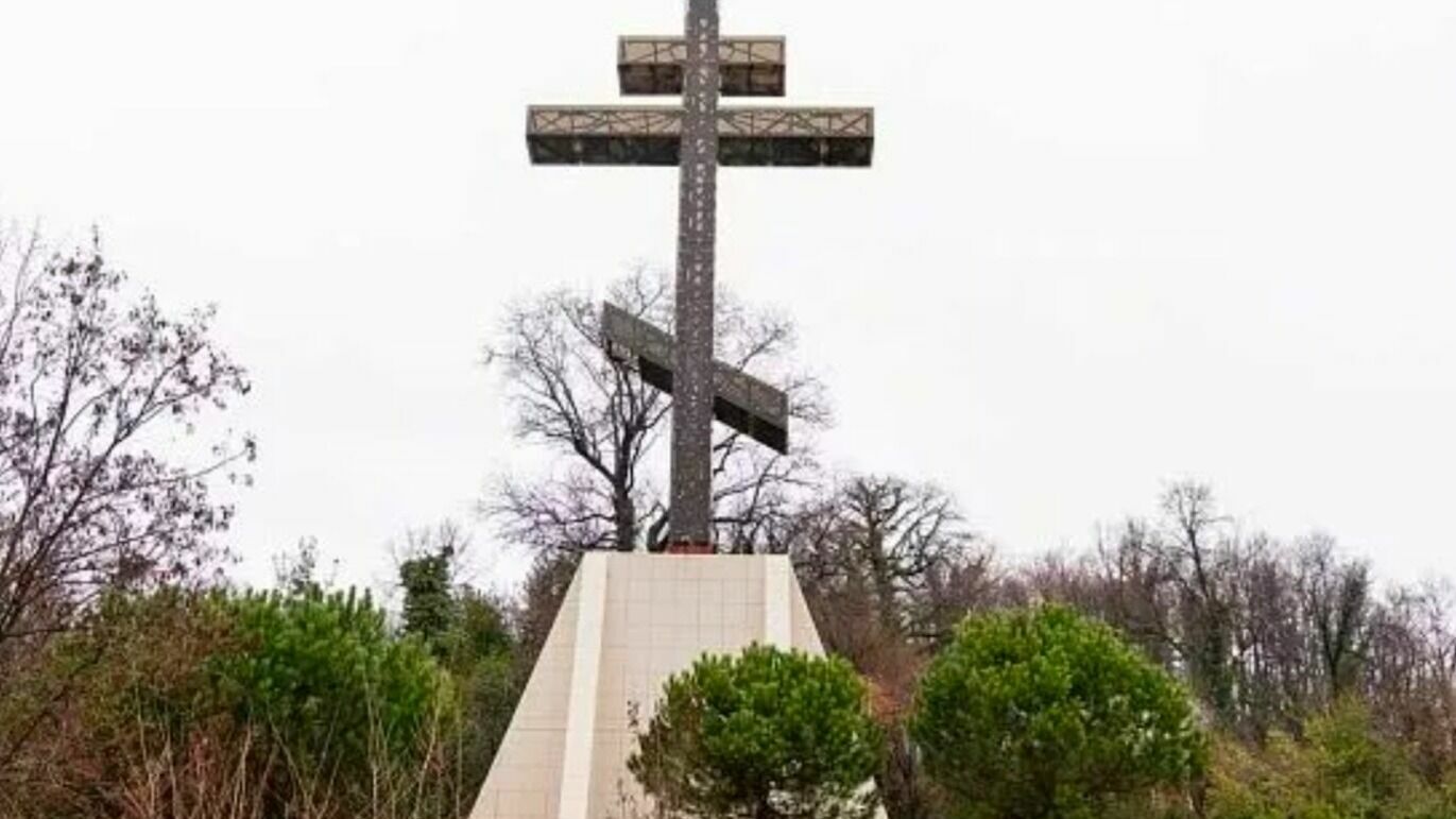В Сочи подсветят 30-метровый крест на мысе Видном