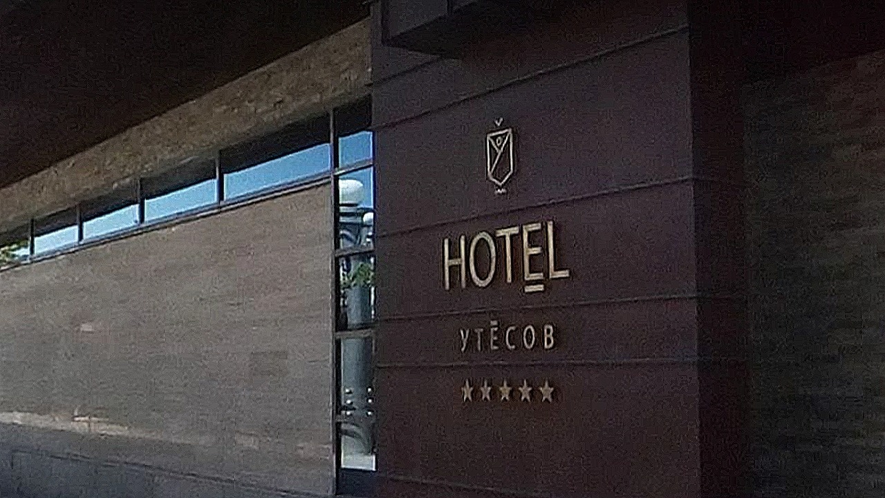 Землей под отелем «Утесов» в Анапе заинтересовались госорганы, подан иск в суд