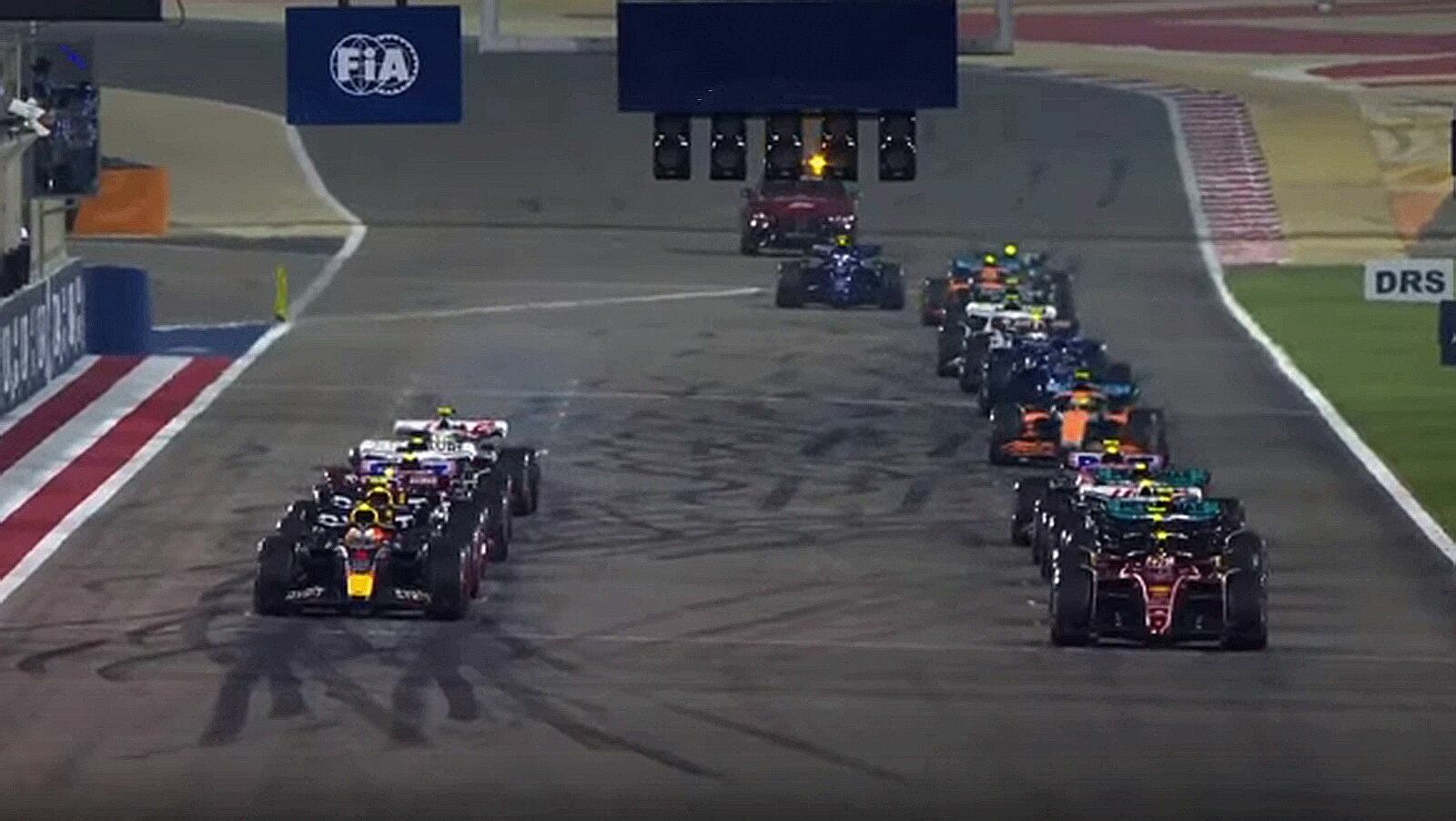 Новый сезон «Формулы 1» стартовал: медленный «Мерседес», быстрые Ferrari и Red Bull