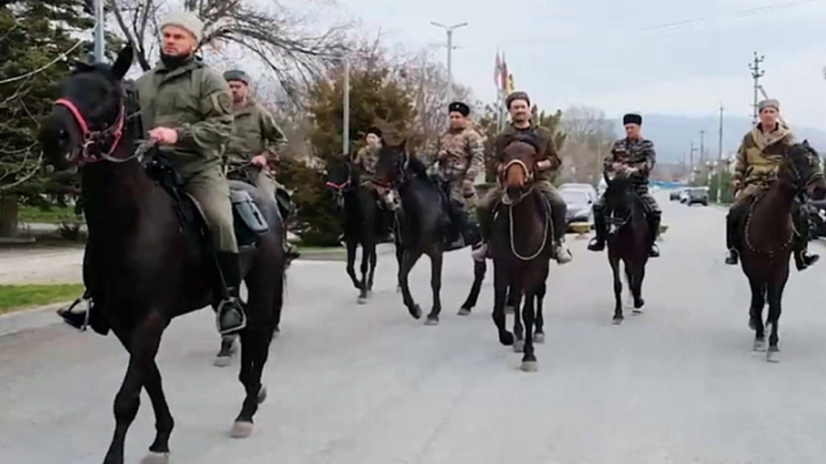 В станице Натухаевской на Кубани казаки явились на выборы на конях