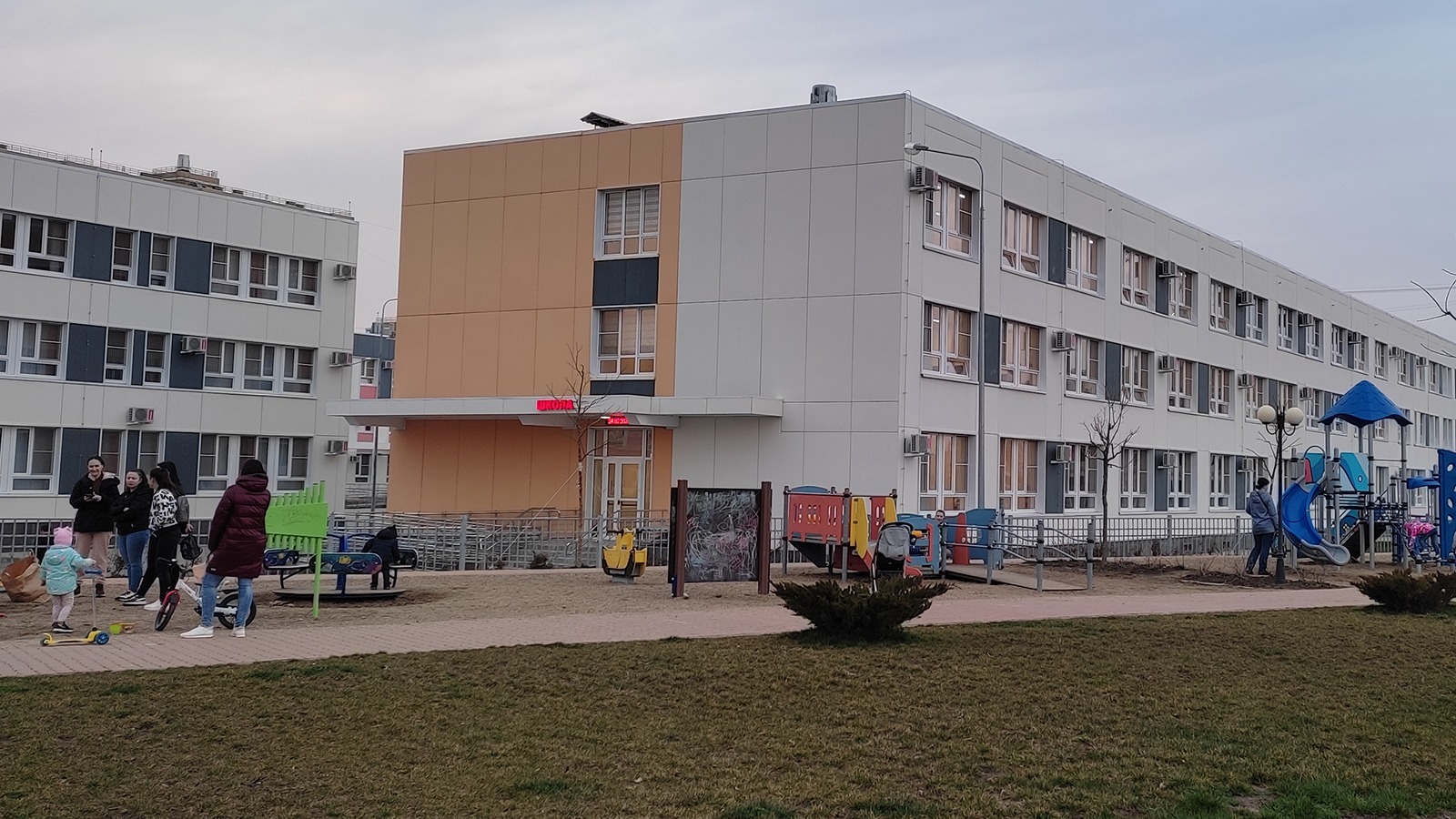 В районе Западного Обхода Краснодара достроили школу на 1100 мест