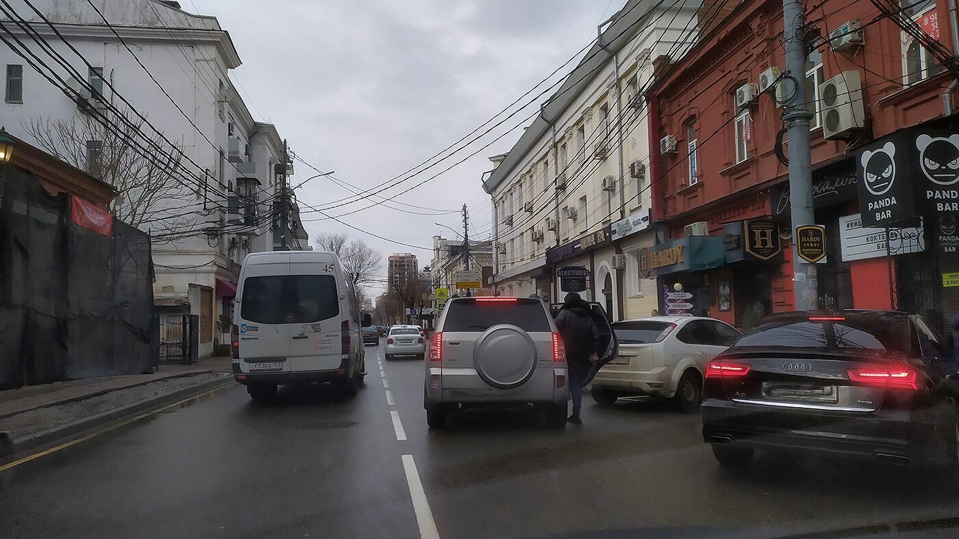 Жители Краснодара недовольны парковками во дворах города