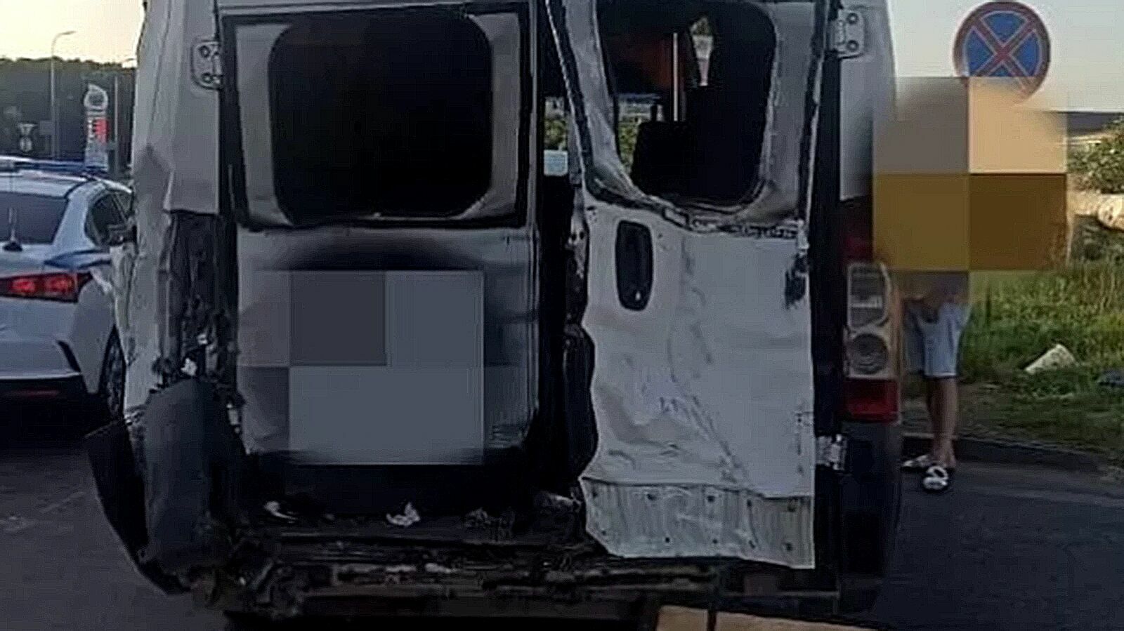 На Ставрополье грузовик врезался в автобус с туристами из Краснодарского края